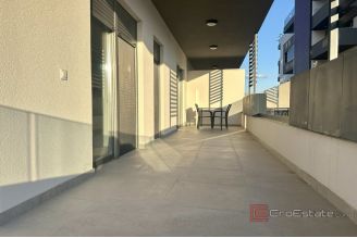 009 2049 62 Split Sirobuja Three bedroom apartment with terrace and parking for rent