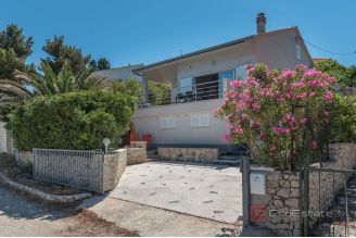 019 2052 84 Ciovo Seafront house for sale