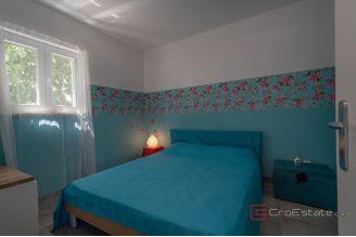 019 2052 84 Ciovo Seafront house for sale