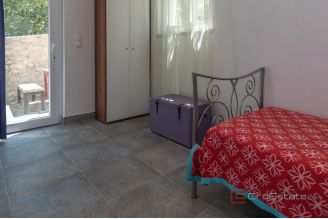 019 2052 84 Ciovo Seafront house for sale