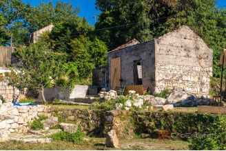 012 5416 30 Dubrovnik Property with house and two outbuildings for sale