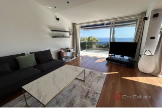 016 2035 272 Split Meje Exclusive penthouse in the first row to the sea for sale