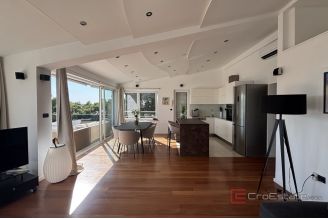 016 2035 272 Split Meje Exclusive penthouse in the first row to the sea for sale