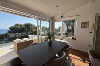 016 2035 272 Split Meje Exclusive penthouse in the first row to the sea for sale