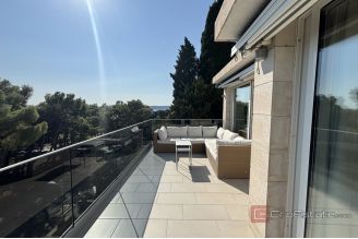 016 2035 272 Split Meje Exclusive penthouse in the first row to the sea for sale