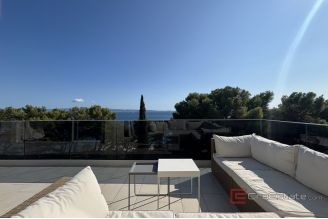 016 2035 272 Split Meje Exclusive penthouse in the first row to the sea for sale