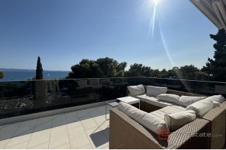 016 2035 272 Split Meje Exclusive penthouse in the first row to the sea for sale