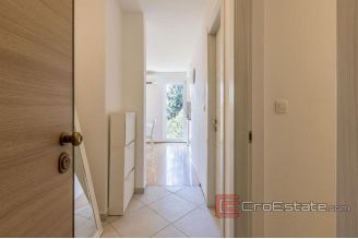 010 2051 33 Split centre spacious family apartment with balcony and loggia for sale