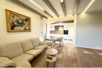 009 2049 63 Stobrec Two bedroom apartment with sea view for rent