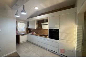 009 2049 63 Stobrec Two bedroom apartment with sea view for rent