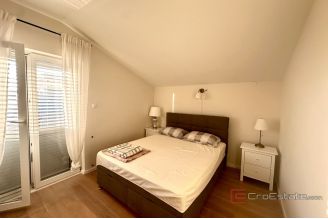 009 2049 63 Stobrec Two bedroom apartment with sea view for rent