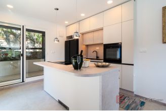 016 2022 472 Solta Modern house first row by the sea for sale