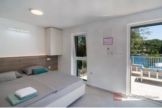 016 2022 472 Solta Modern house first row by the sea for sale