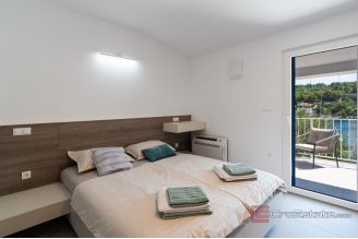 016 2022 472 Solta Modern house first row by the sea for sale
