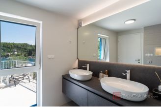 016 2022 472 Solta Modern house first row by the sea for sale