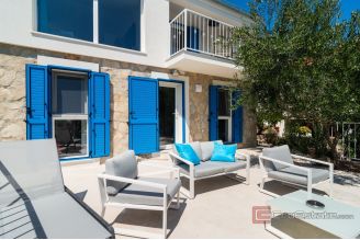 016 2022 472 Solta Modern house first row by the sea for sale