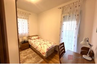 010 2049 64 Split Znjan Penthouse in an excellent location for rent