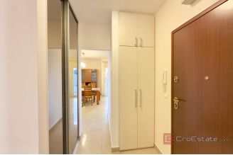 010 2049 64 Split Znjan Penthouse in an excellent location for rent