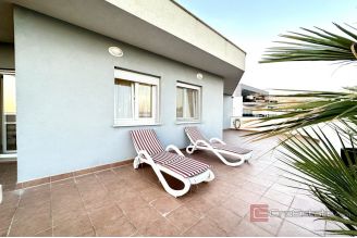 010 2049 64 Split Znjan Penthouse in an excellent location for rent