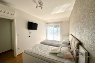 012 2049 65 Split Meje Two storey penthouse with sea view for rent