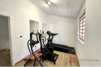 012 2049 65 Split Meje Two storey penthouse with sea view for rent