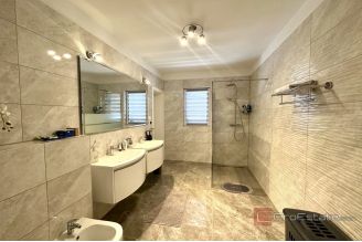 012 2049 65 Split Meje Two storey penthouse with sea view for rent