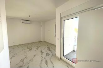 009 1023 48 Krk Apartment in a quiet location and sea view for sale