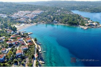 008 2031 204 Solta Building land with an open sea view for sale