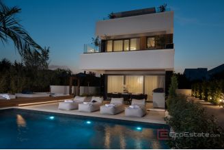 020 5427 30 Privlaka Luxury villa with pool in the first row to the sea for sale1