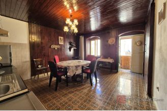 011 5428 30 Kastel Stari traditional stone house with office space for sale