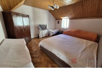 011 5428 30 Kastel Stari traditional stone house with office space for sale