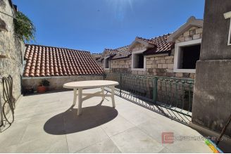 011 5428 30 Kastel Stari traditional stone house with office space for sale