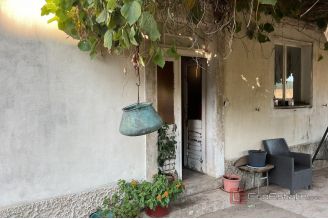 012 2052 83 Peljesac House in a vineyard area for sale