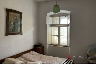 012 2052 83 Peljesac House in a vineyard area for sale