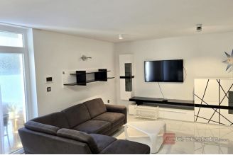 005 2049 72 Split Manus Spacious two bedroom apartment with parking and pool for rent
