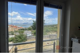 007 1023 49 Krk Comfortable apartment with sea view for sale