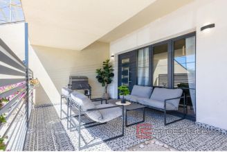 010 2049 73 Split area Two bedroom apartment with pool and garden for rent