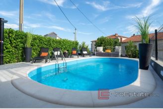 010 2049 73 Split area Two bedroom apartment with pool and garden for rent