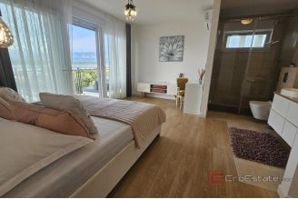 020 1023 50 Krk Elegant villa with sauna and sea view for sale