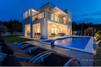 020 1023 50 Krk Elegant villa with sauna and sea view for sale