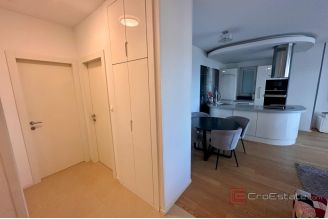 011 2046 103 Split Modern penthouse near the sea for rent