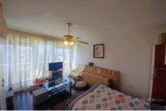 006 2021 412 split manus two bedroom apartment in great location for sale