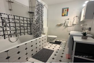 006 2021 412 split manus two bedroom apartment in great location for sale