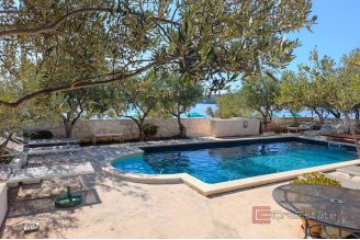 023 2021 418 Trogir Villa in the first row to the sea for sale