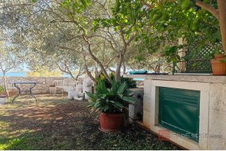 023 2021 418 Trogir Villa in the first row to the sea for sale