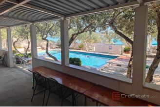 023 2021 418 Trogir Villa in the first row to the sea for sale