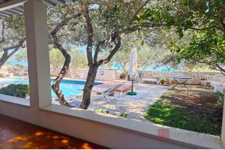023 2021 418 Trogir Villa in the first row to the sea for sale