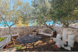 023 2021 418 Trogir Villa in the first row to the sea for sale