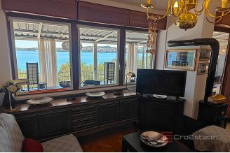 023 2021 418 Trogir Villa in the first row to the sea for sale