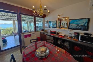 023 2021 418 Trogir Villa in the first row to the sea for sale